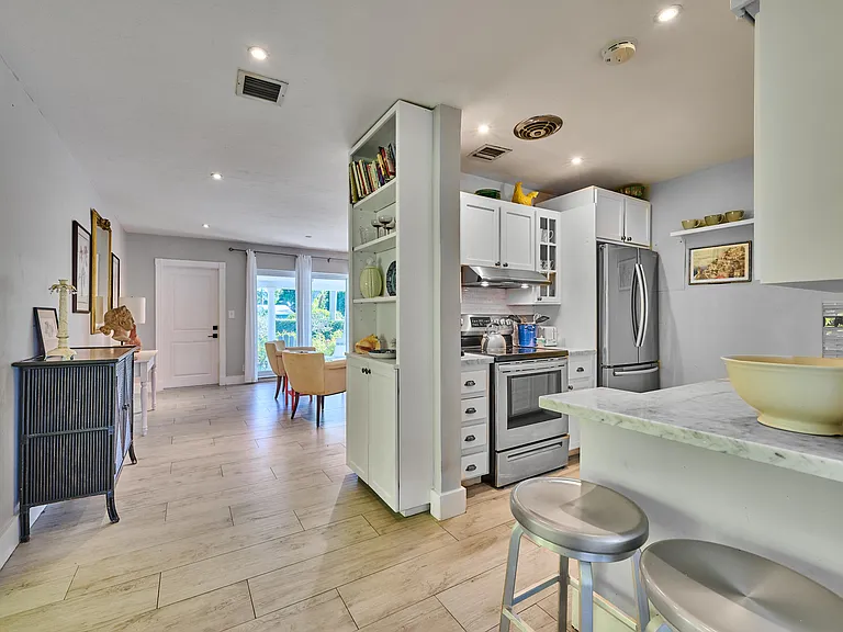 301 NW 3rd Ct — Photo 15