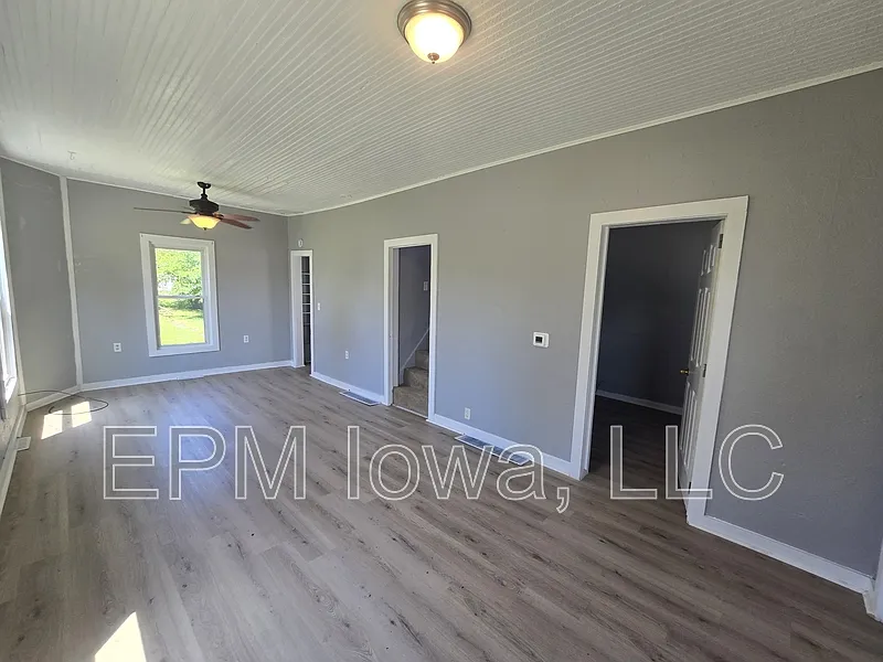 2 bed, 1.0 bath, 744 sqft, $975 — Photo 3