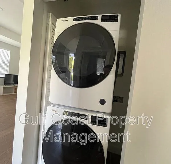 681 Windermere Dr — Photo 17