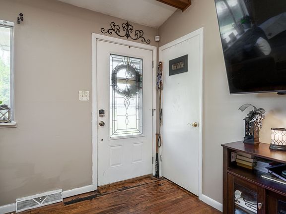 5th image of 741 Wanda St