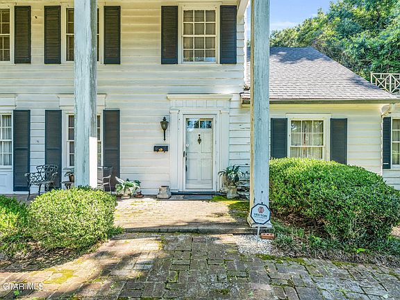 4th image of 1121 Park Cir