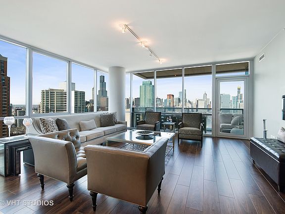 4th image of 1201 S Prairie Ave #3101