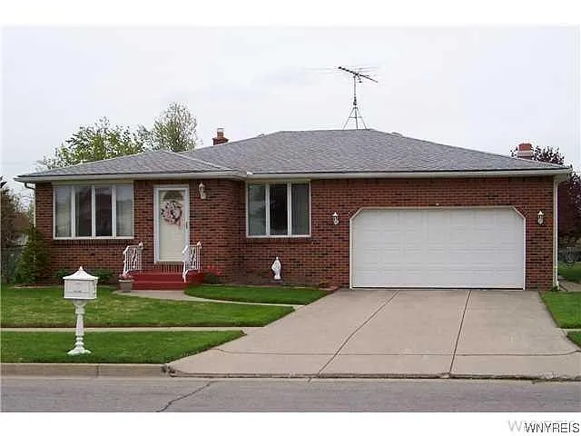 2 George Dr photo 1