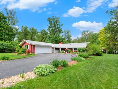 3183 Oakhill Dr, Troy, MI, 48084