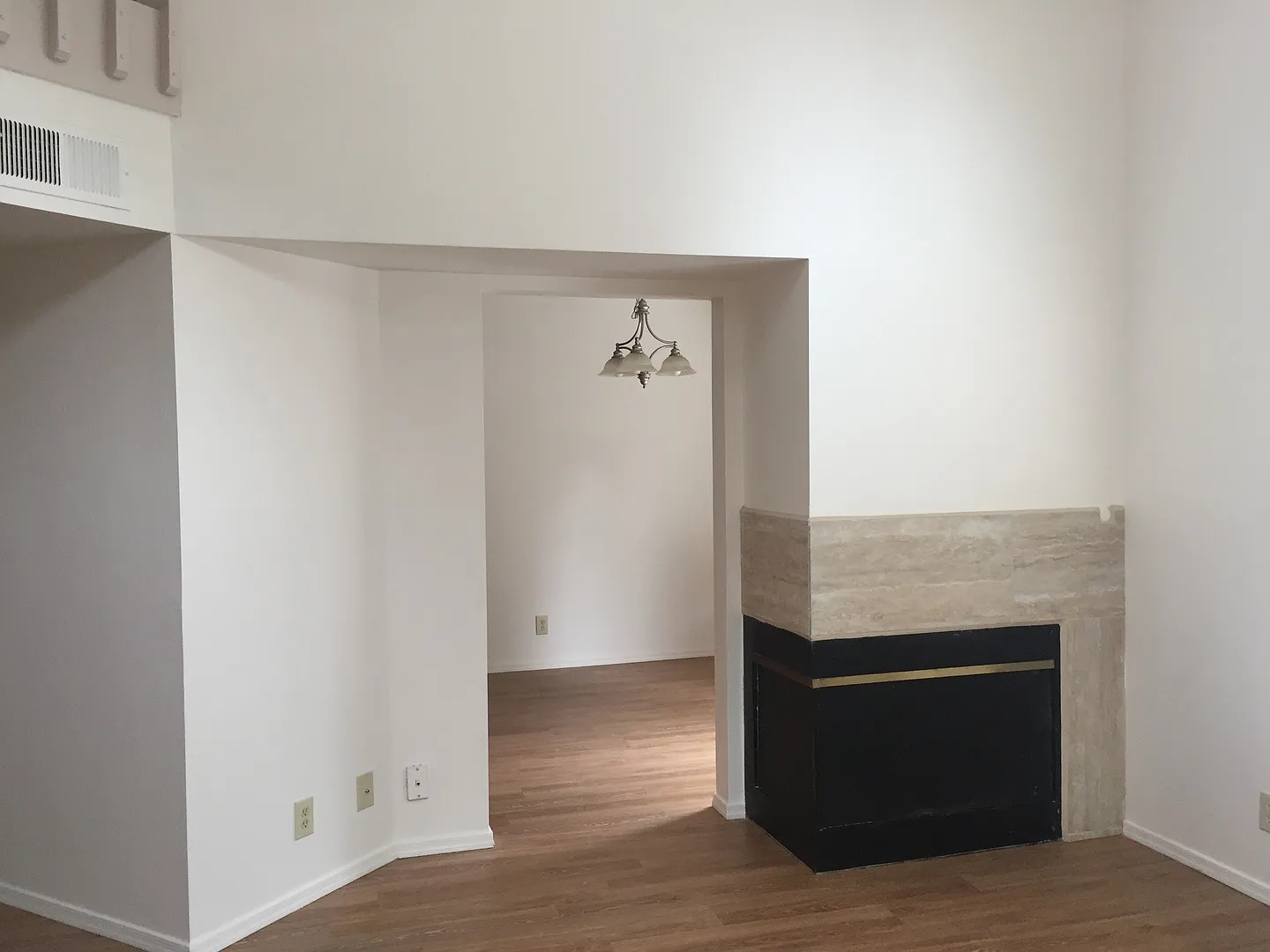 Beautiful Spring Meadows Home — Photo 4