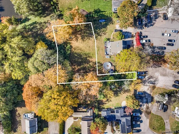 4 Bank Lane, Essex, CT 06426