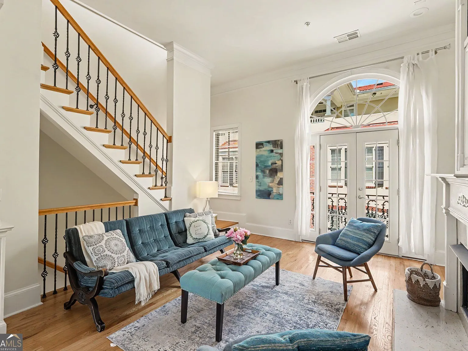 3 bed, 2.5 bath, 2320 sqft, $5,000 — Photo 4