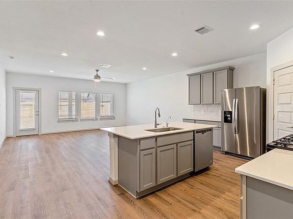 5th image of 29318 Hoelzen Hollow Dr