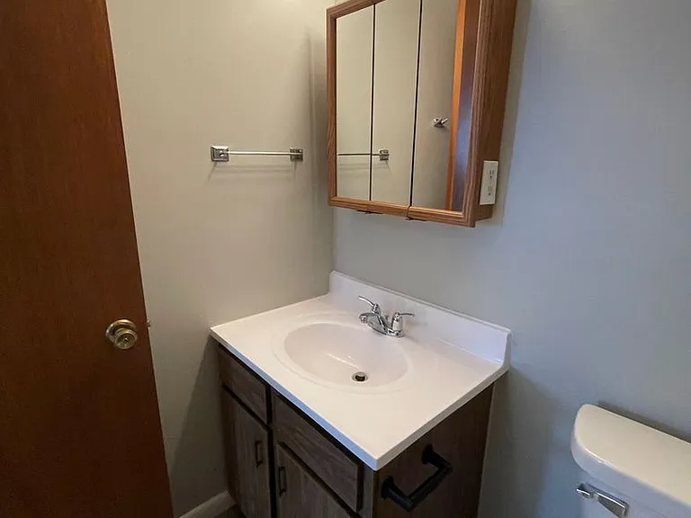 200 S Grove — Photo 7