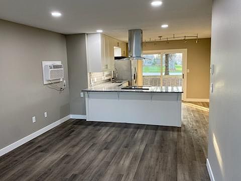 2nd image of 720 Woodview Ave APT 1