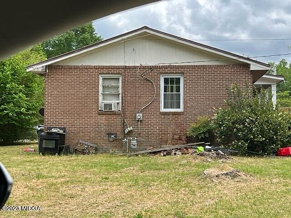 4th image of 60 Lee St