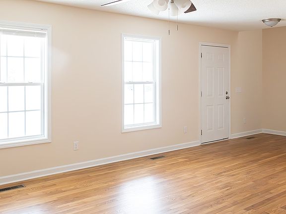 3rd image of 122 Lori Ln