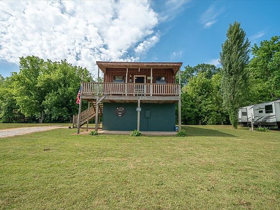 2nd image of 194 Creekside Ln