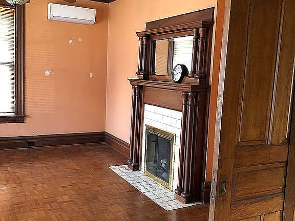3rd image of 417 George St
