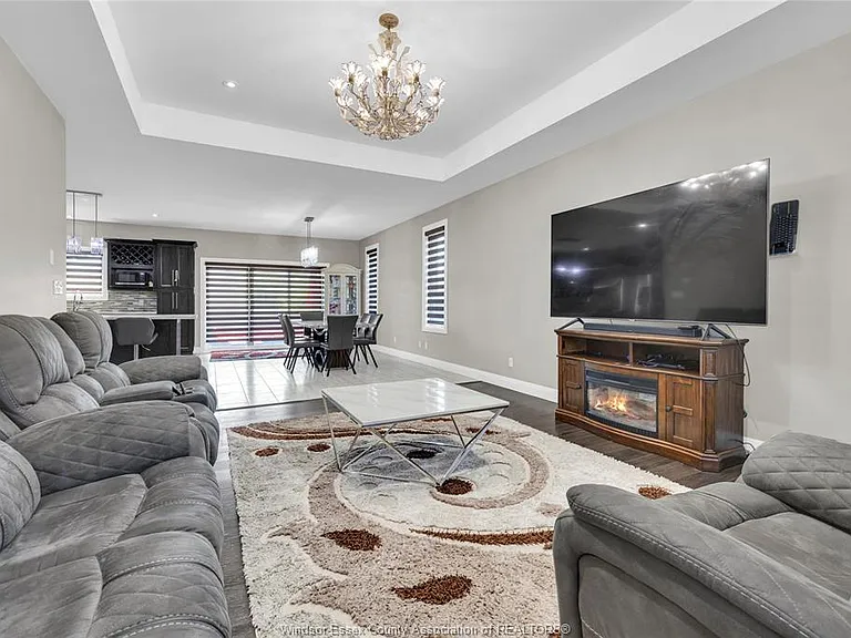 498 Sacred Heart Dr #UPPER — Photo 32