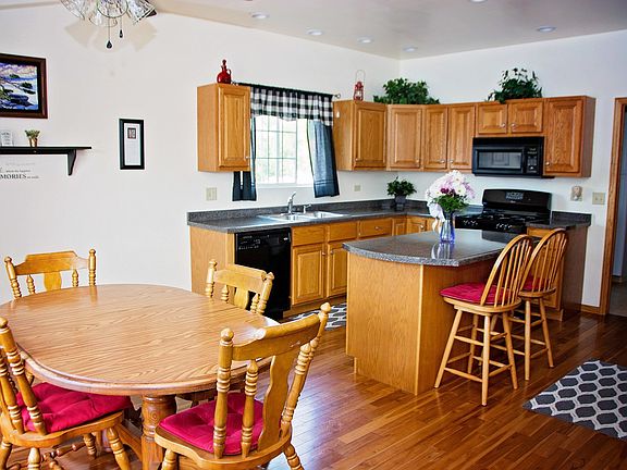 4th image of 893 Waterford Ct
