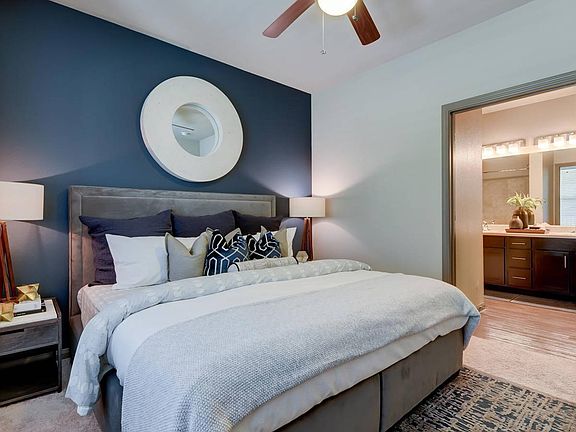 3rd image of 1393 E Woodview Dr #1001