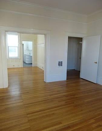 5th image of 1041 Leavenworth St