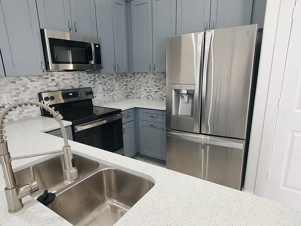3 bed, 2.0 bath, 1000 sqft, $1,325 — Photo 3