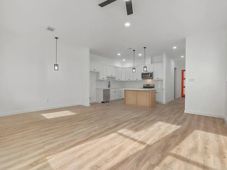 117 Capetown Ln — Photo 23