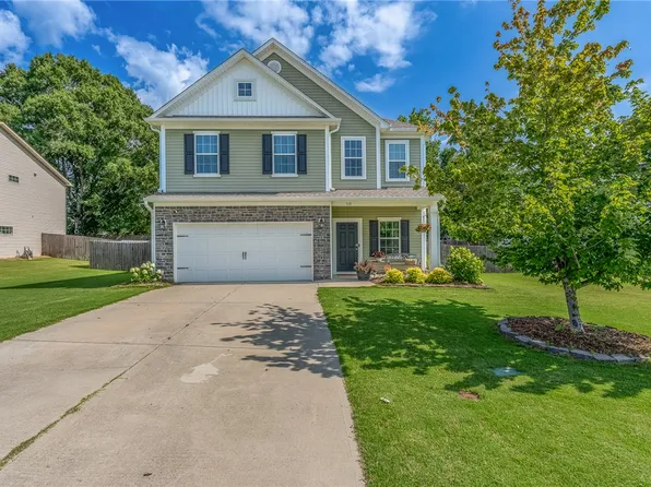 719 Camberwell Rd, Simpsonville, SC 29680