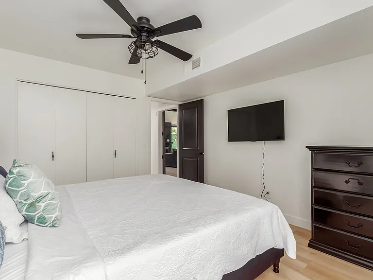 2529 N Miller Rd — Photo 39