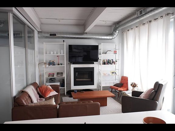 2nd image of 214 Bathurst St Penthouse 3B