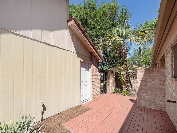 4th image of 5831 Arncliffe Dr