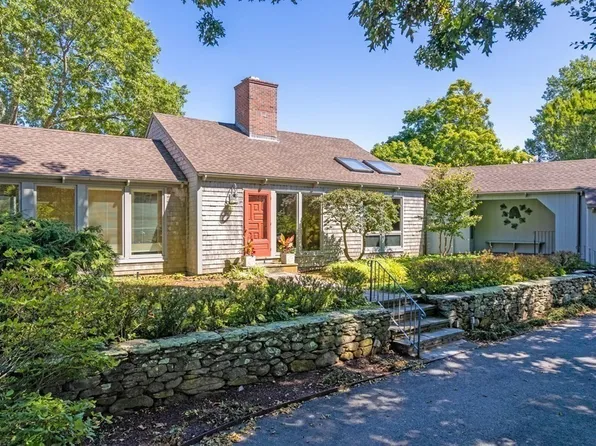 29 Grinnell Rd, Dartmouth, MA 02748