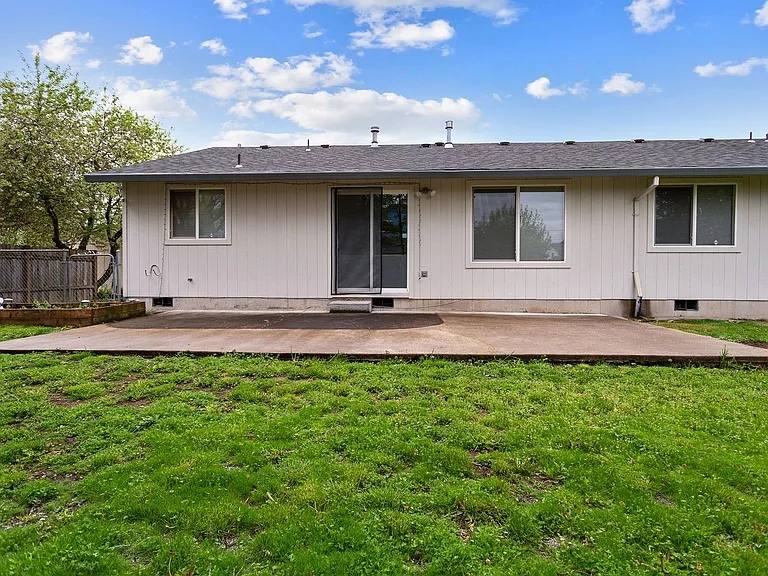 5240 SE 63rd Ave — Photo 6