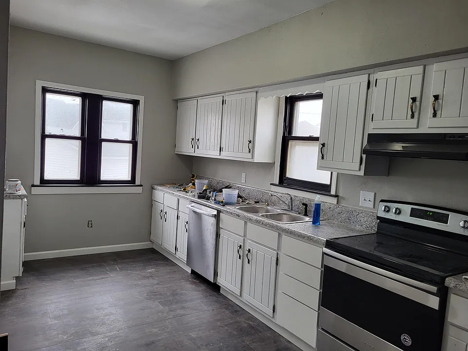 529 Sullivan Ave