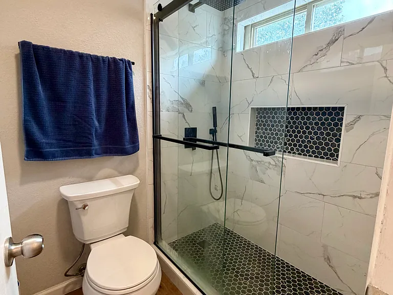 1213 Troy Ln — Photo 5