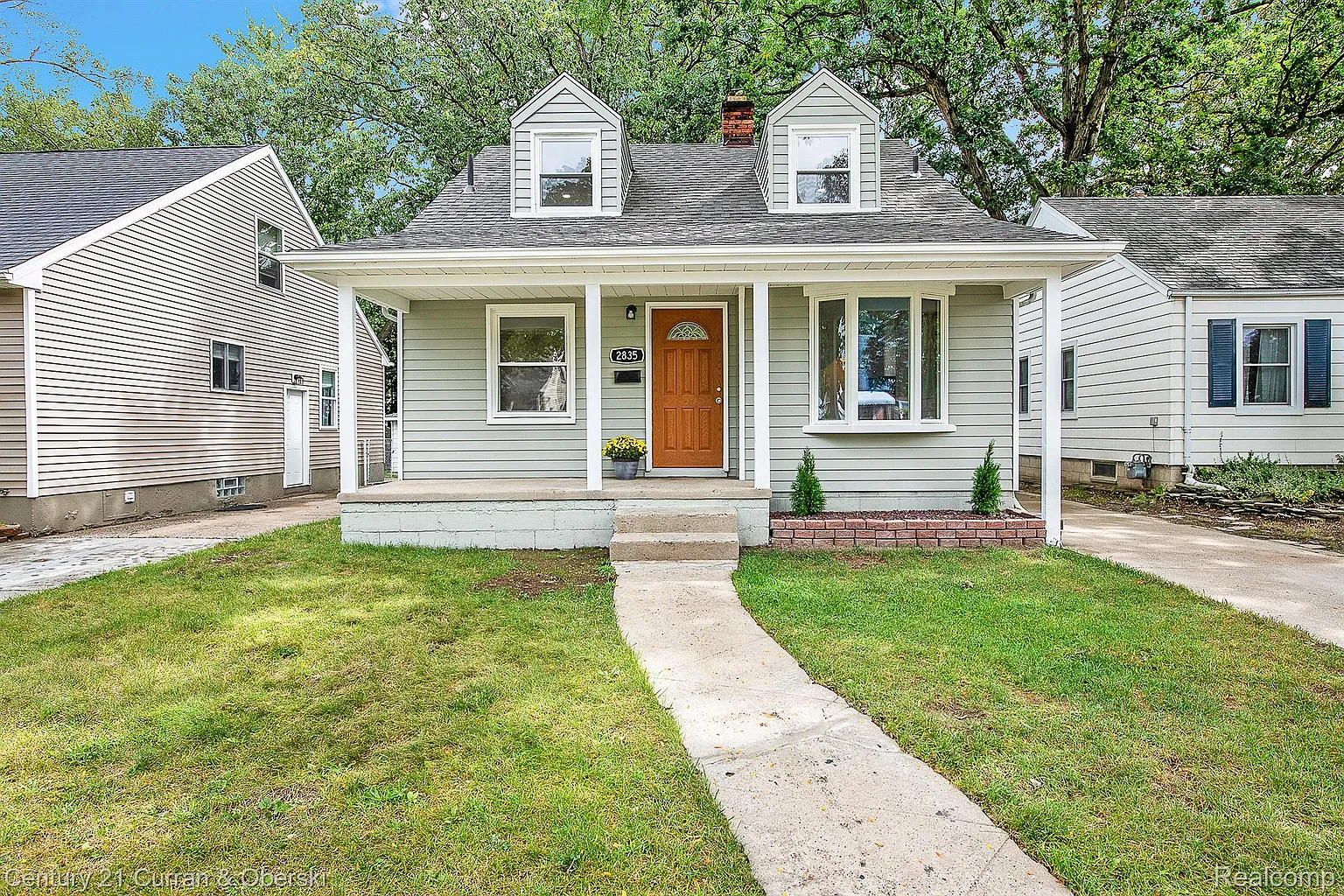 2835 Bennett St photo 1