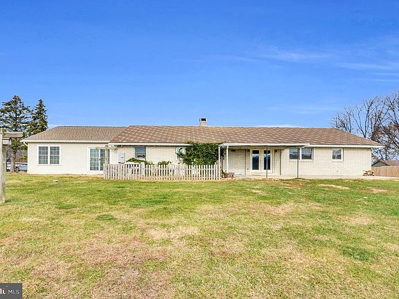 5th image of 221 Hartman Rd