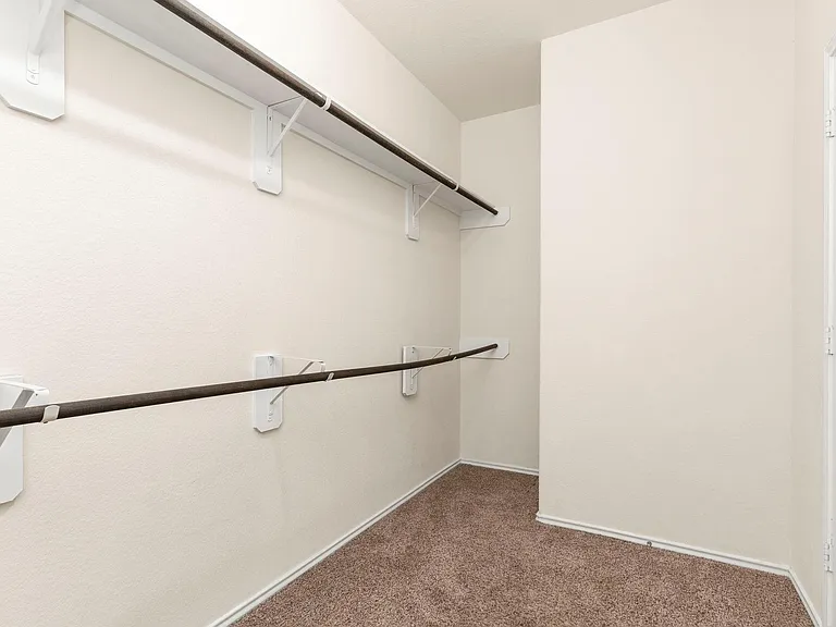 23607 Legano Dr — Photo 35