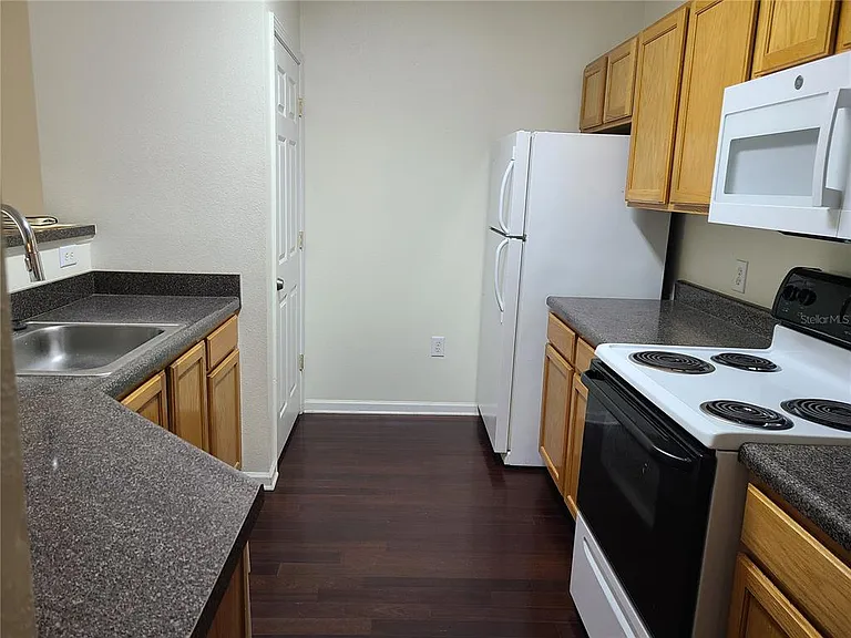 4802 51st St W #619 — Photo 2
