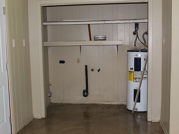 3rd image of 124 Lindsey Cir