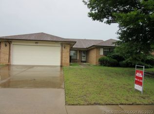 912 SE King Dr, Bartlesville, OK 74006
