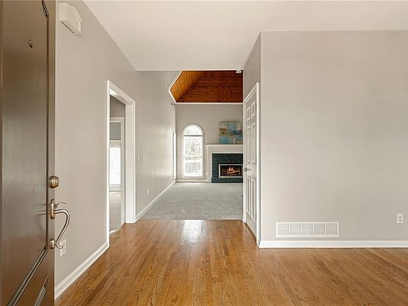 4th image of 5015 Hyde Way