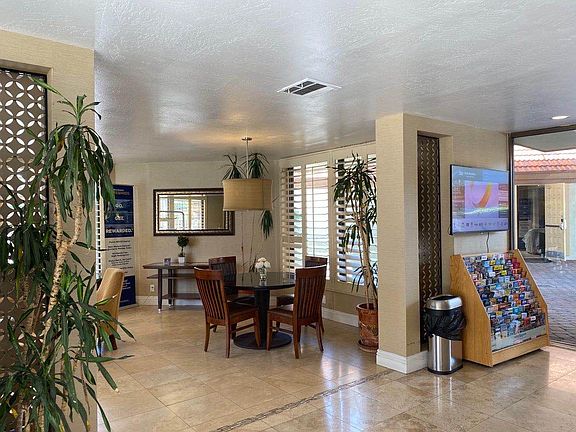 3rd image of 1680 Oceanside Blvd #103