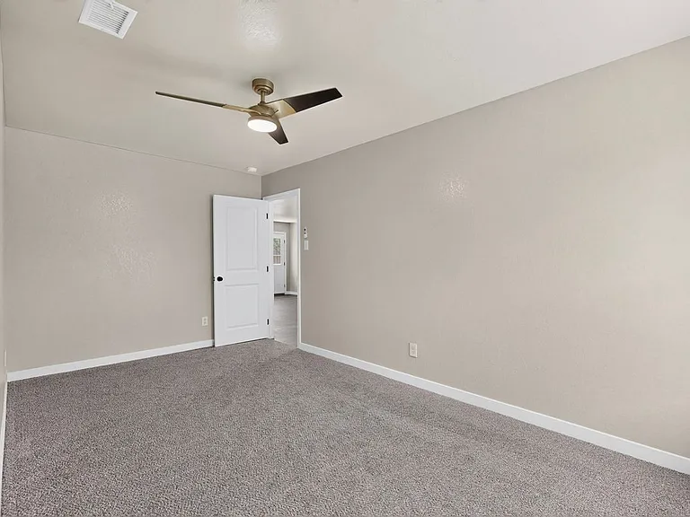 15018 Silver Tree Cv — Photo 35