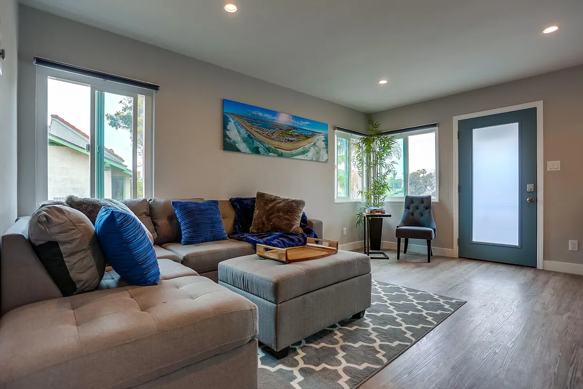 Unit Photo - 810 Island Ct