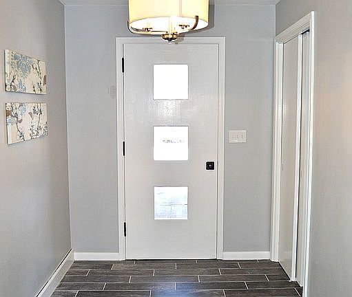 Gorgeous front foyer