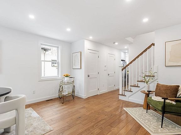 3rd image of 123 Nottinghill Rd #1