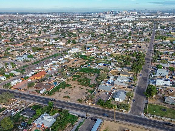 3rd image of 832 E Roeser Rd