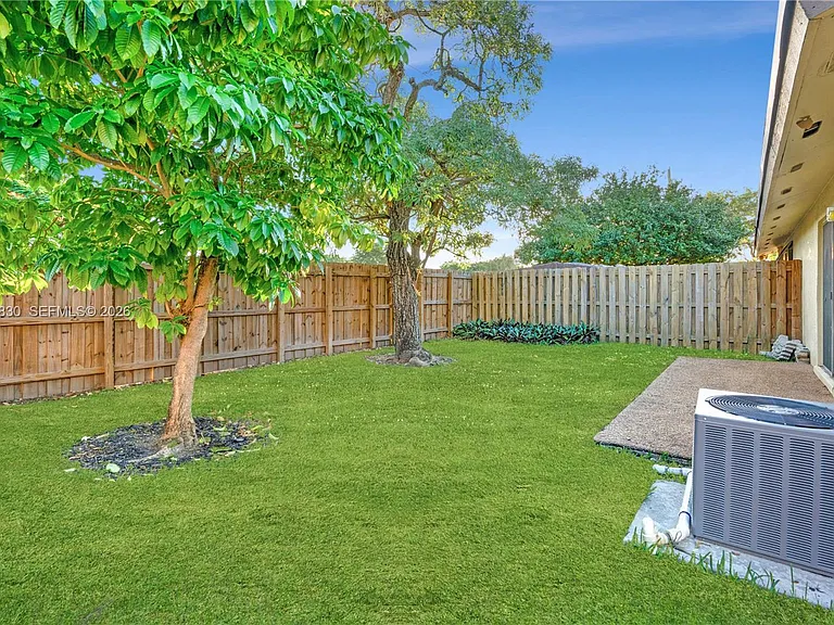 12704 SW 71st Ter — Photo 4