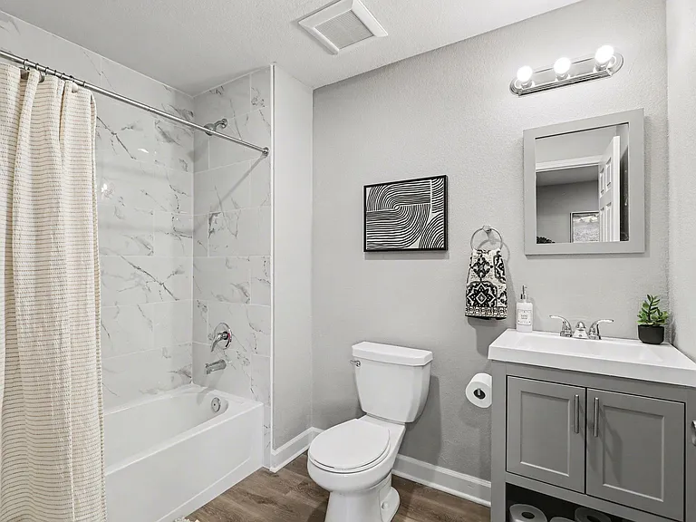 Mayfair Apartments — Photo 17