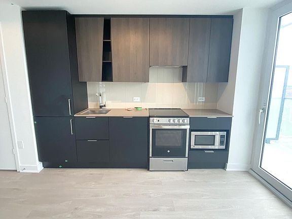2nd image of 3900 Confederation Pkwy #1709