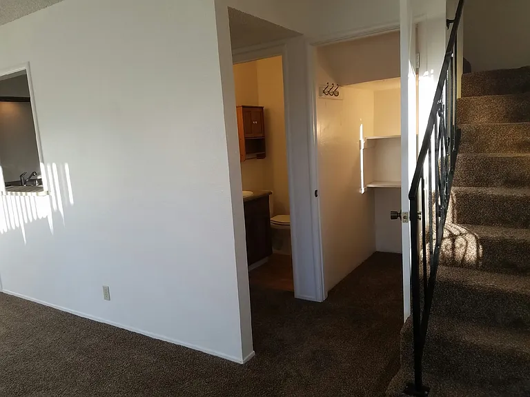 1078 Franklin Ave — Photo 54