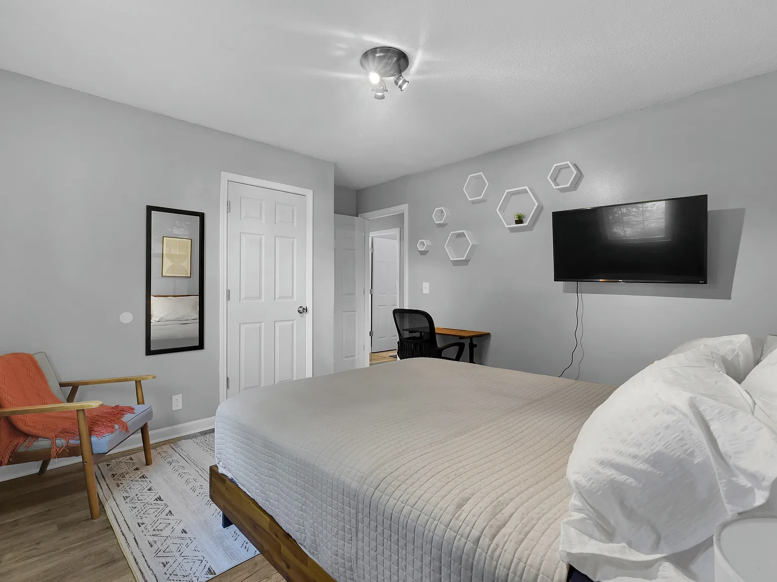 3 bed, 1092 sqft, $3,500 — Photo 4